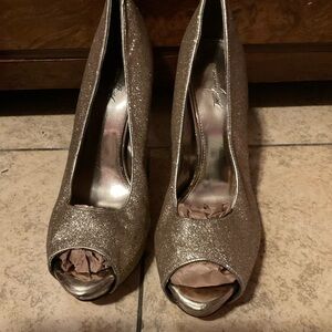Jacqueline Ferrar Y2K women’s Glitter Gold Peep-Toe Heels size 9 1/2